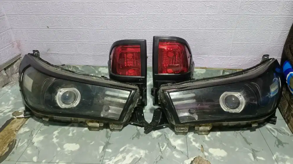 Lampu Hilux Revo copotan ori