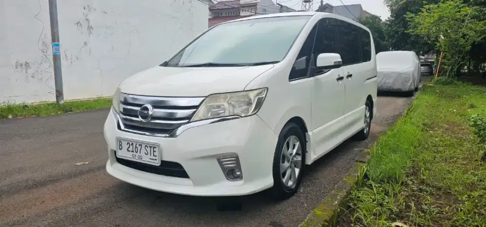 Nissan Serena 2.0 Highway Star Putih