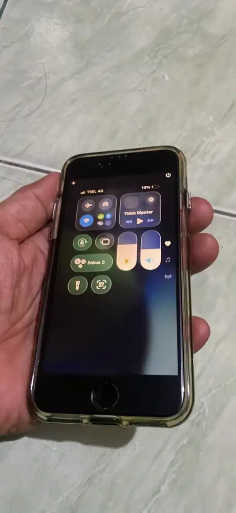 Jual iphone SE 2020 gen2 64gb inter