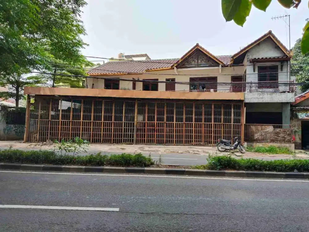 Rumah Lega Di Pinggir Jalan BKT Duren Sawit