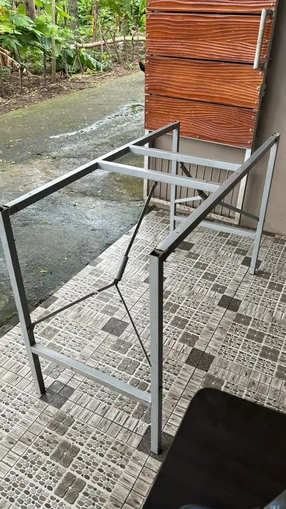 Stand Meja Bisa Dilipat
