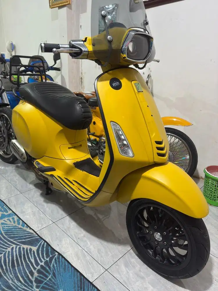 Vespa sprint 2017 special edition matt yellow