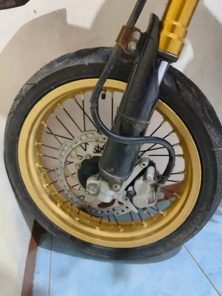 Velg tapak lebar dan ban crf