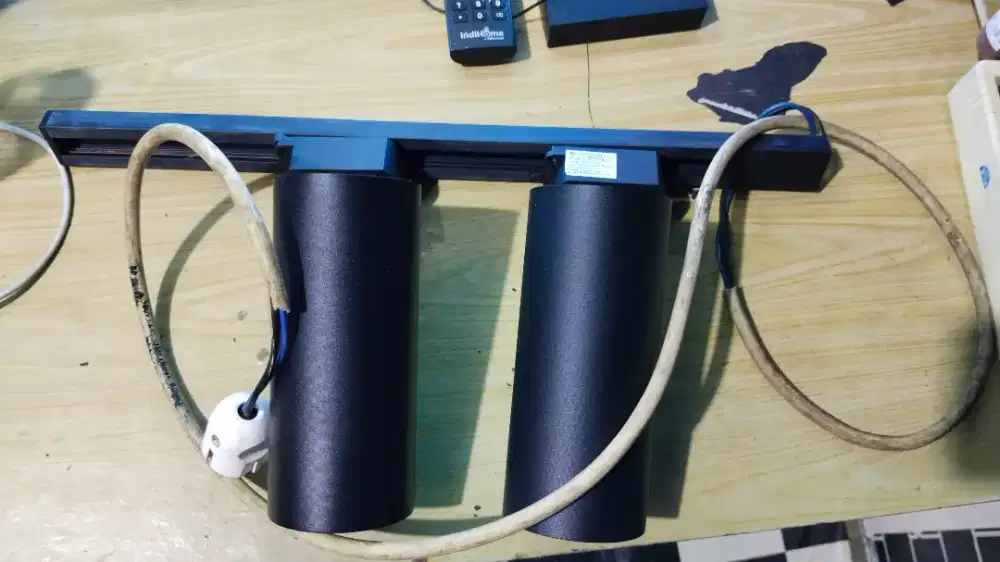 Lampu sorot track light