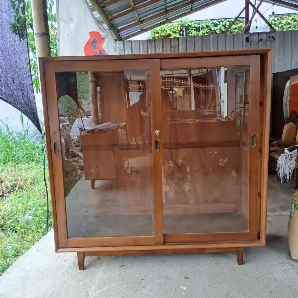 Lemari sliding
untuk gantung pakaian
dimensi
P150cm T150cm L60cm