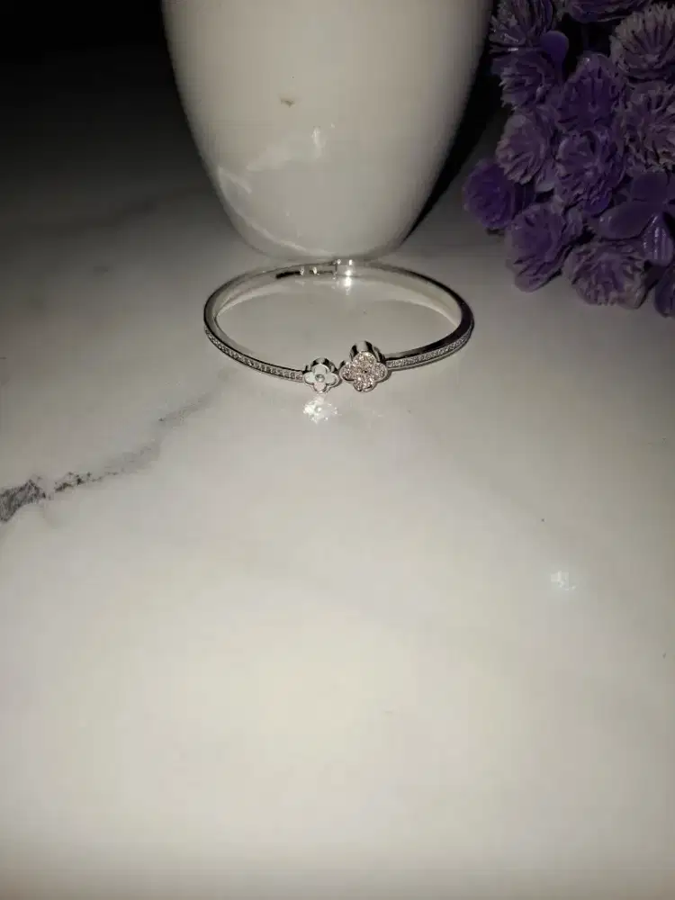 Gelang bengle clover