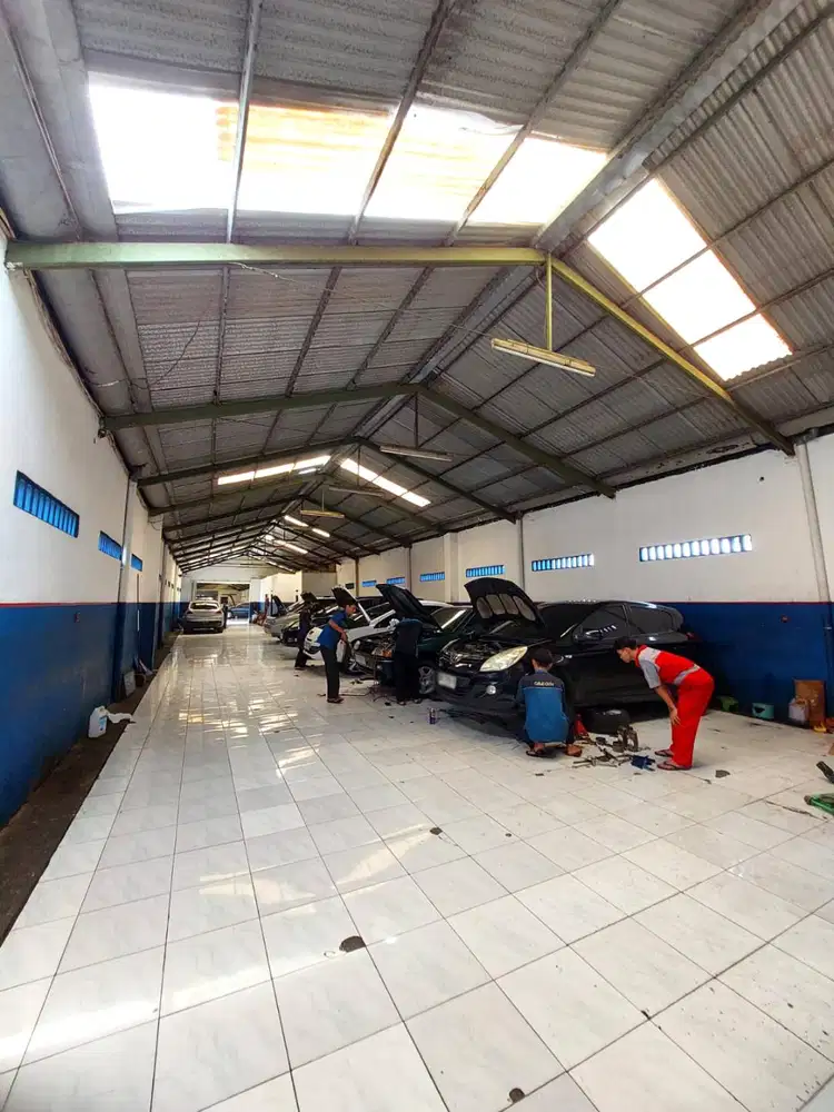 Bengkel, Kantor dan Rumah Strategis di Jalan Kabupaten