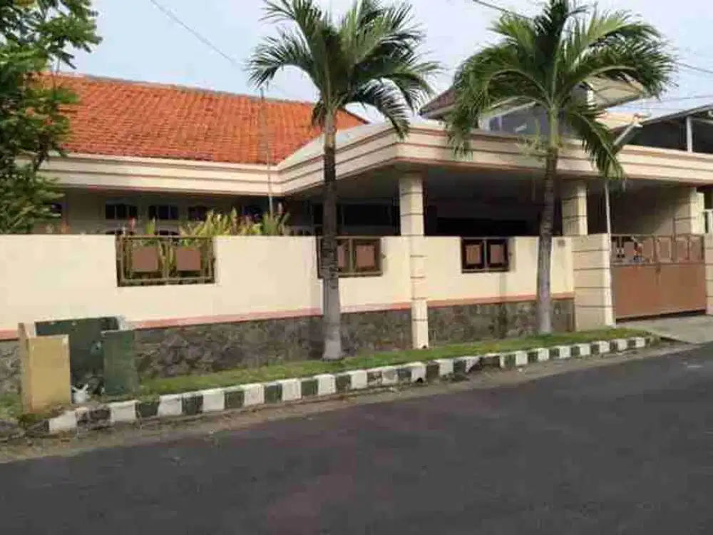 Dijual Rumah YKP Medokan Asri Tengah Semi Furnish Dekat Raya MERR Surabaya