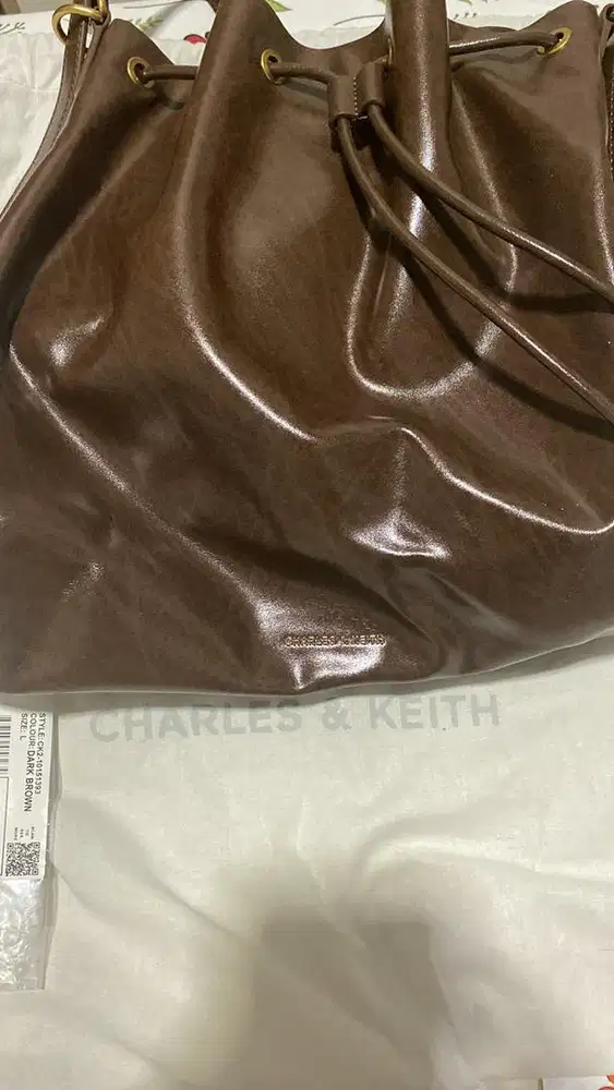 Preloved Tas Charles & Keith