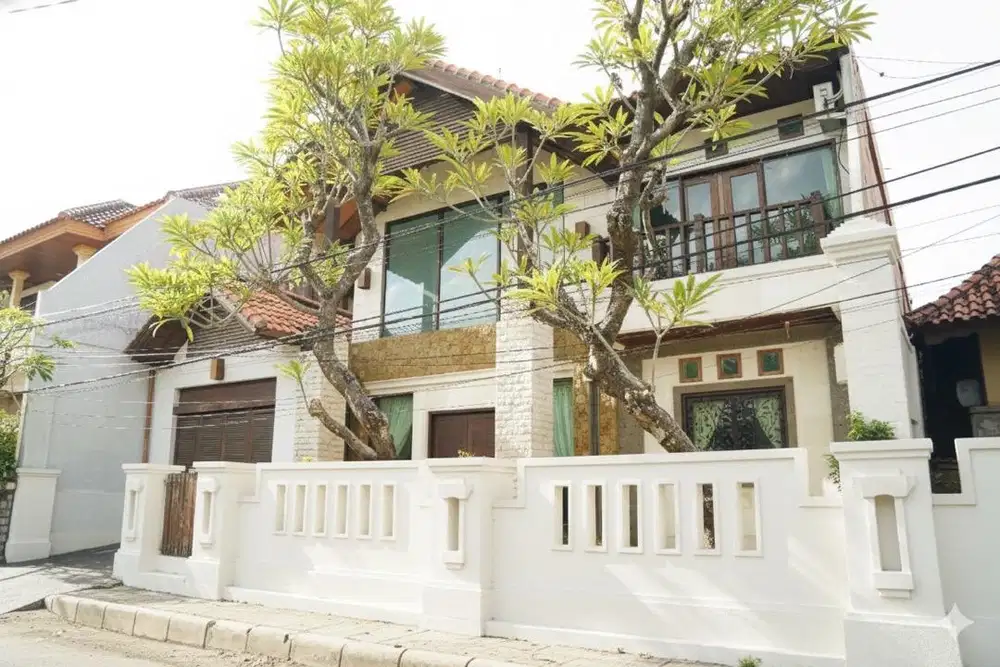 Dijual rumah style villa