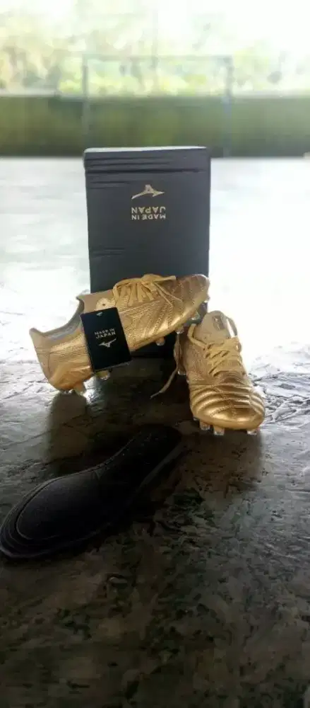 (COD) Sepatu bola Mizuno morella Neo Beta gold metalik
