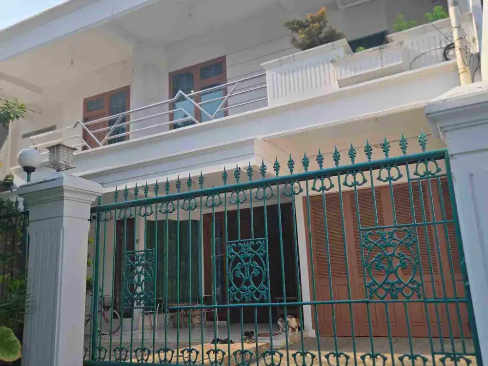 Turun Harga Rumah luas bersih dan kokoh. Jalan kaki ke area PRJ Mall hanya 5 menit.