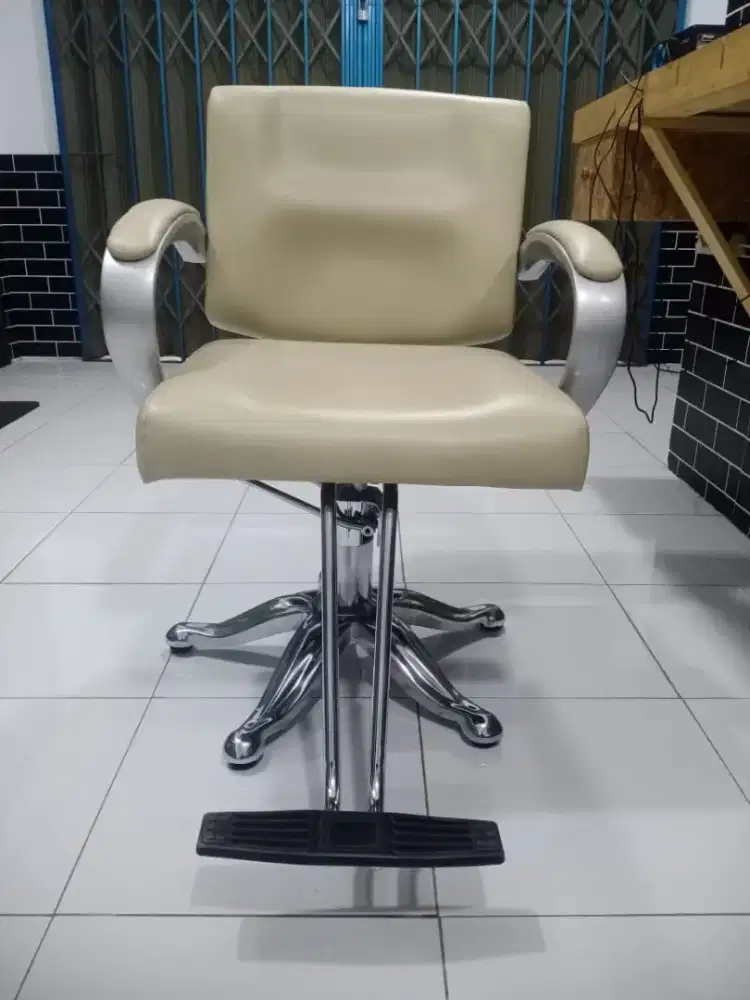 Kursi pangkas rambut