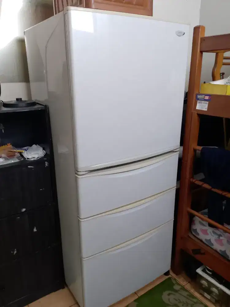 Kulkas semi jumbo 4pintu Mitsubishi