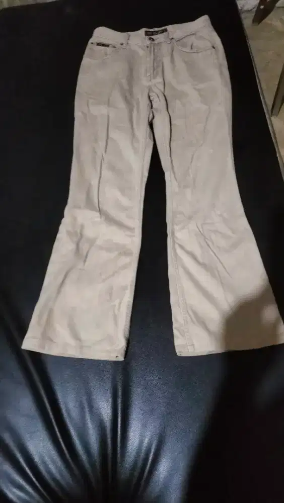 Celana model bootcut