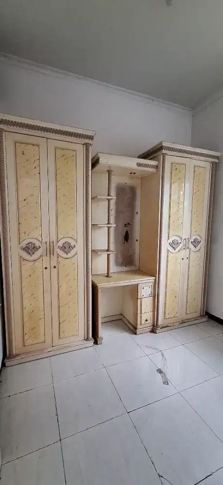 Dijual Lemari Baju Second