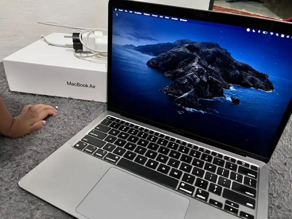 Macbook air m1 2020. 8GB/256GB SSD