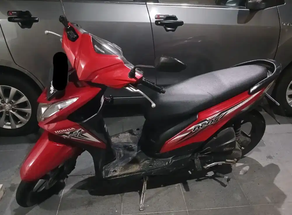 Honda beat FI warna merah tahun 2016