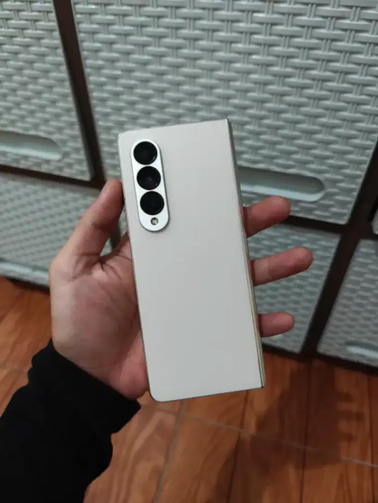 JUAL CEPAT SAMSUNG Z FOLD 4 512GB RESMI SEIN (-layar dalam)