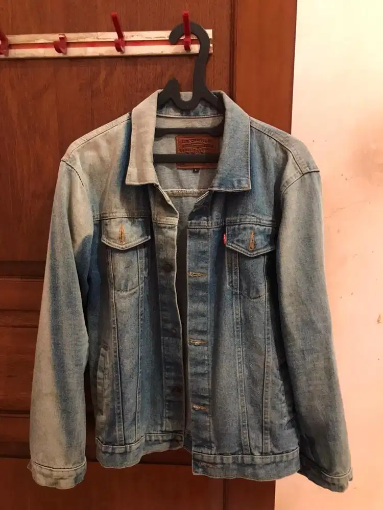 Jaket levis biru