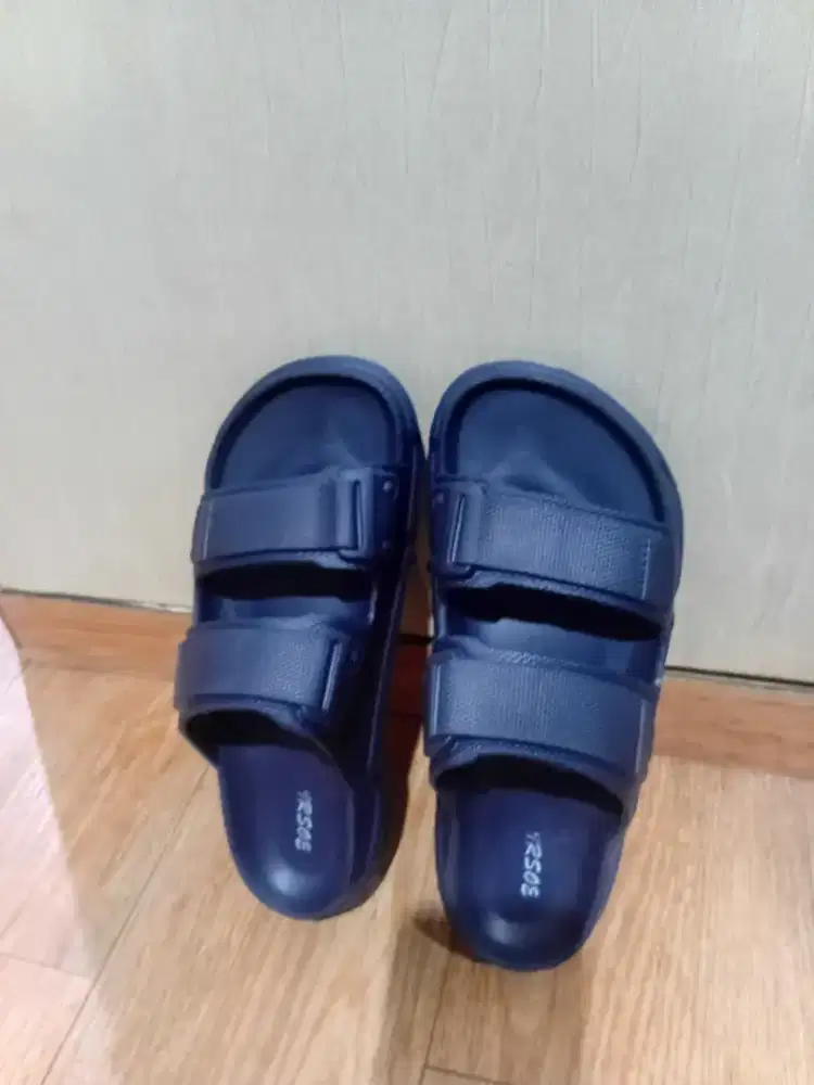 Dijual sendal size 42 43 pria