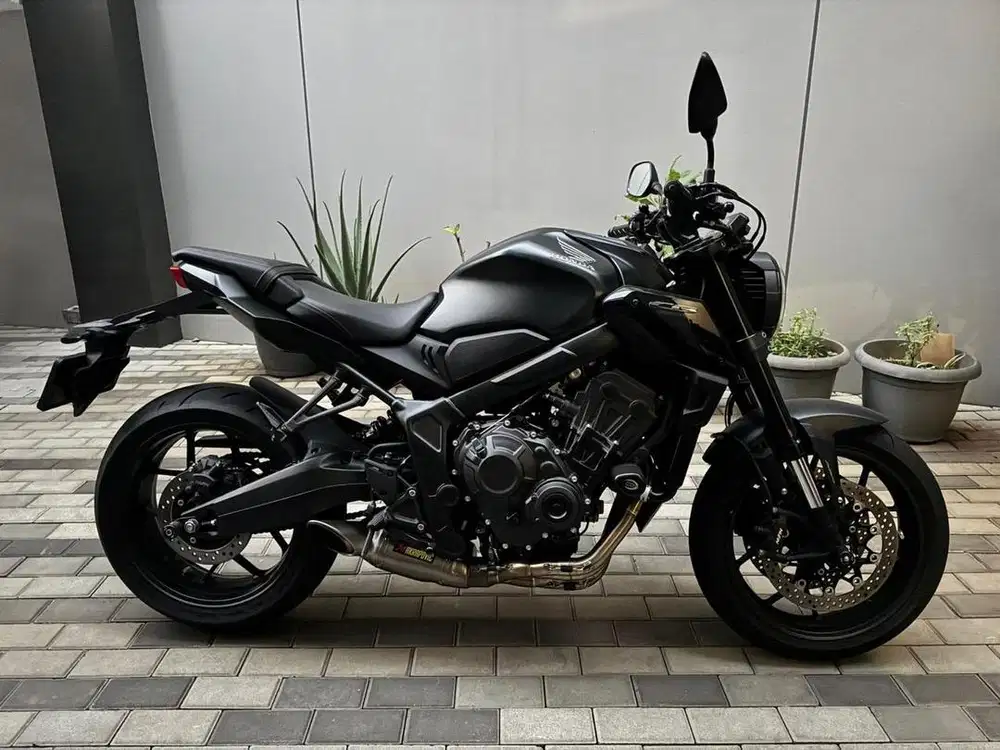 Honda CB650R Black Edition Tangan Pertama, Motor Pajangan