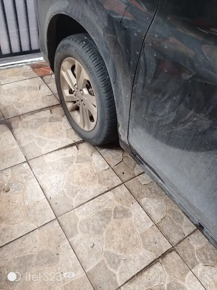 Jual  1 buah velg plus ban serep