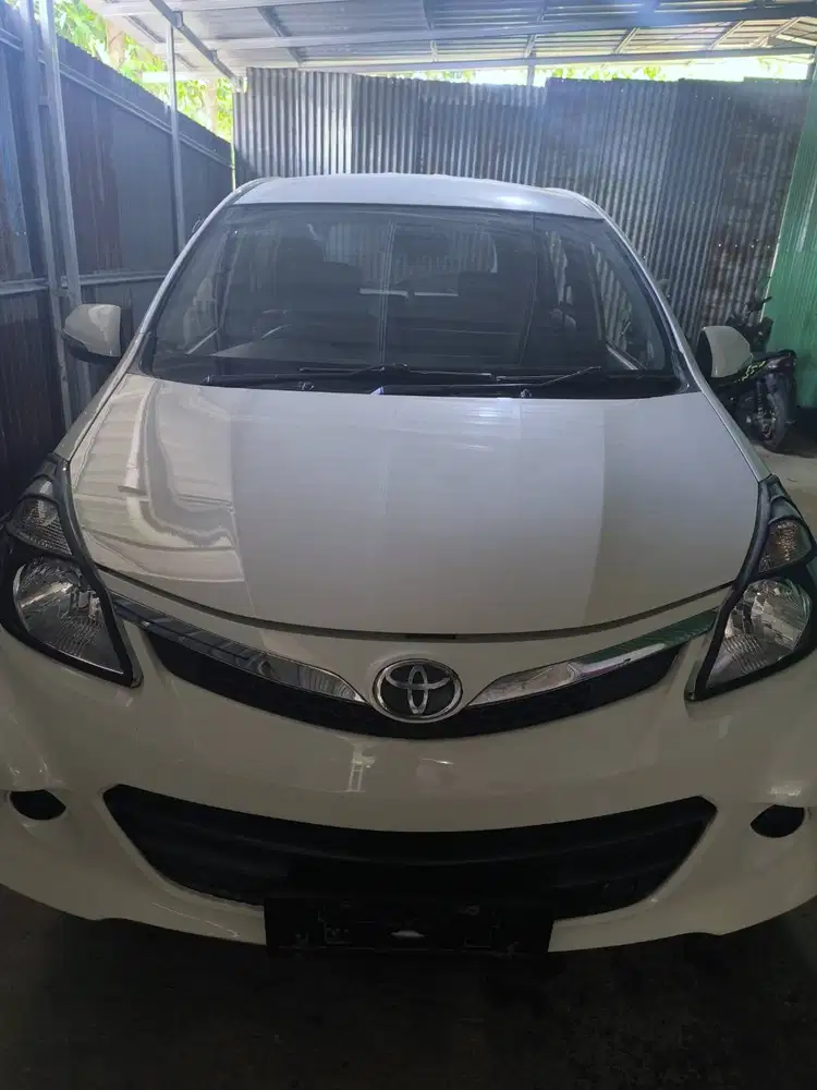 Avanza Veloz 1.5 M/T Tahun 2014 Warna Putih