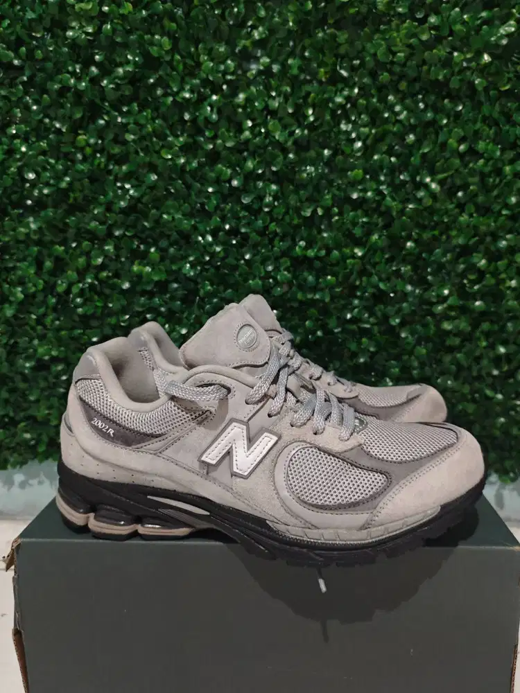 Sepatu New Balance 2002R (Black Grey)