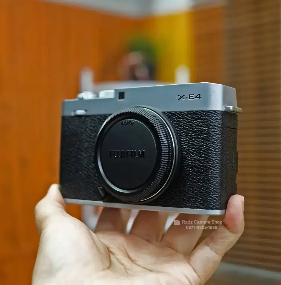 Fujifilm X-E4 Body Only Silver Mulus, SC Minim 3rb-an Fullset