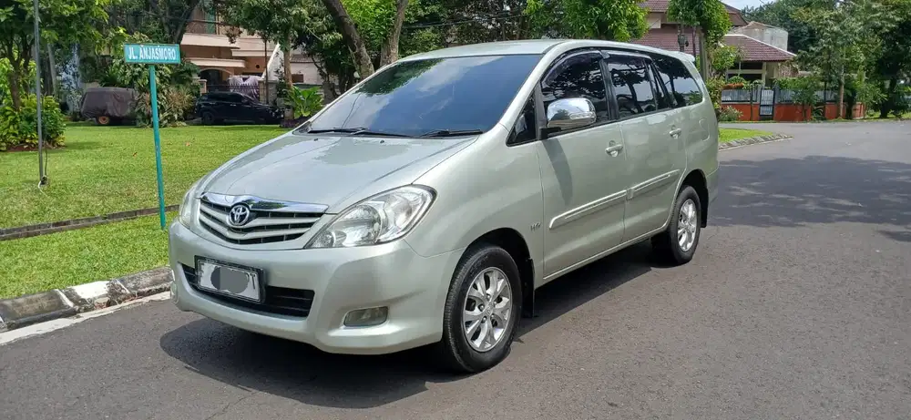 Toyota Kijang Innova 2011 Bensin