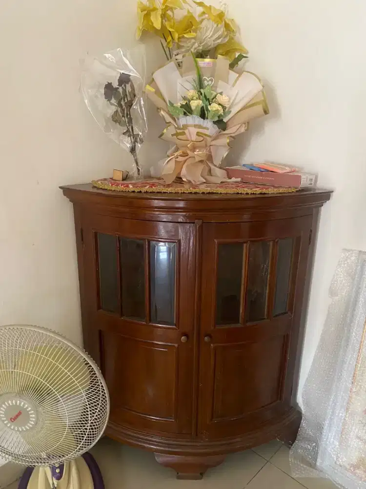 Di jual lemari sudut kayu