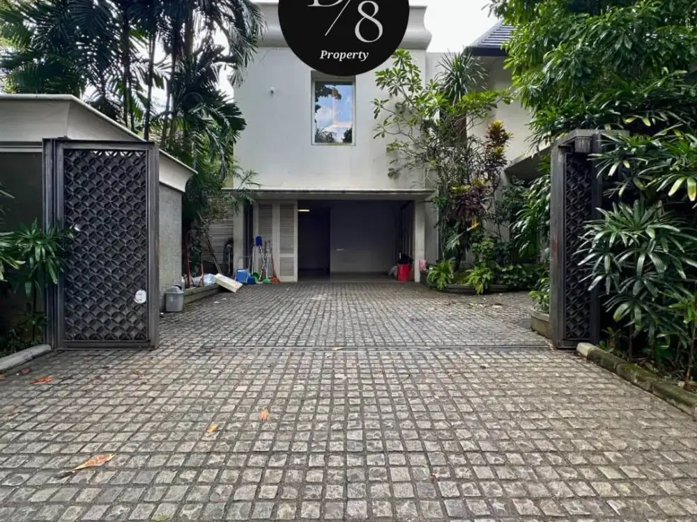 JUAL, SEWA Rumah JL. BRAWIJAYA, Kebayoran Baru ( dekat HOTEL DHARMAWANGSA ) LT 805 / LB 1000, 4KT, Pool, SHM, Garasi 6 Mobil, 110 M TERMURAH