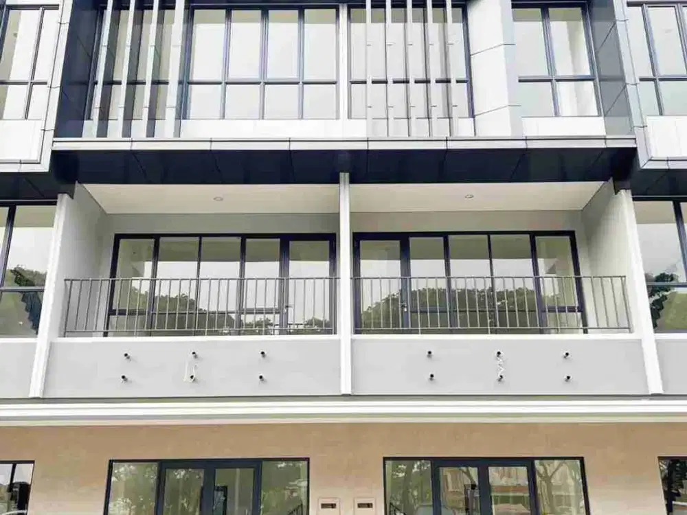 Ruko Hadap Jalan Sangat Bagus Untuk Segala Usaha Lokasi Super  Strategis