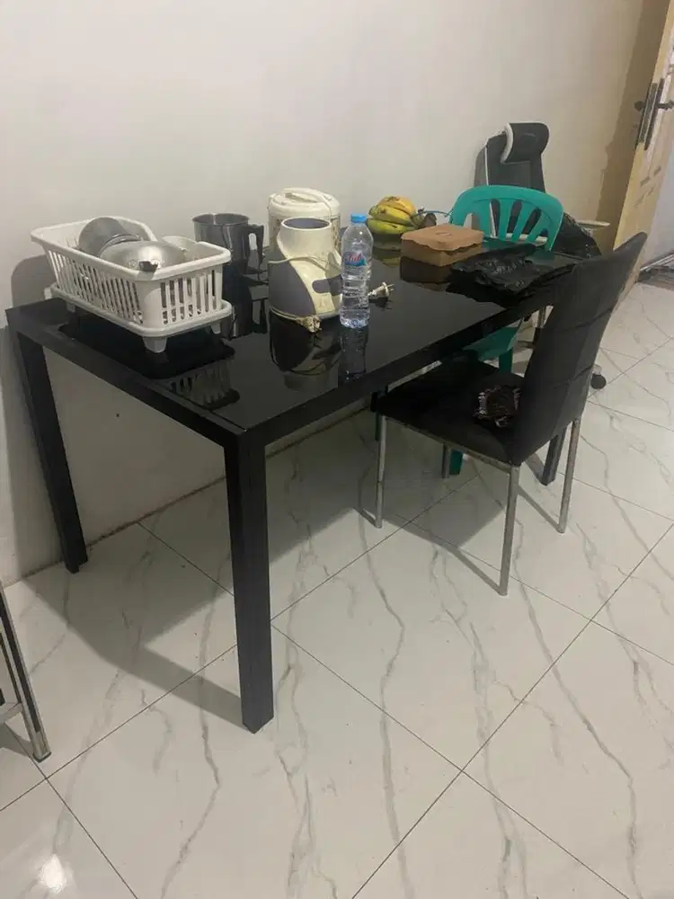 meja makan kaca hitam polos