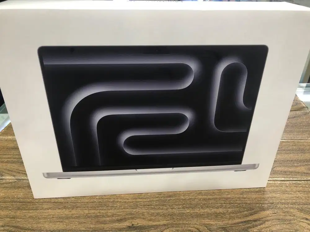 BNIB Macbook Pro M4 16/1TB. Garansi Resmi