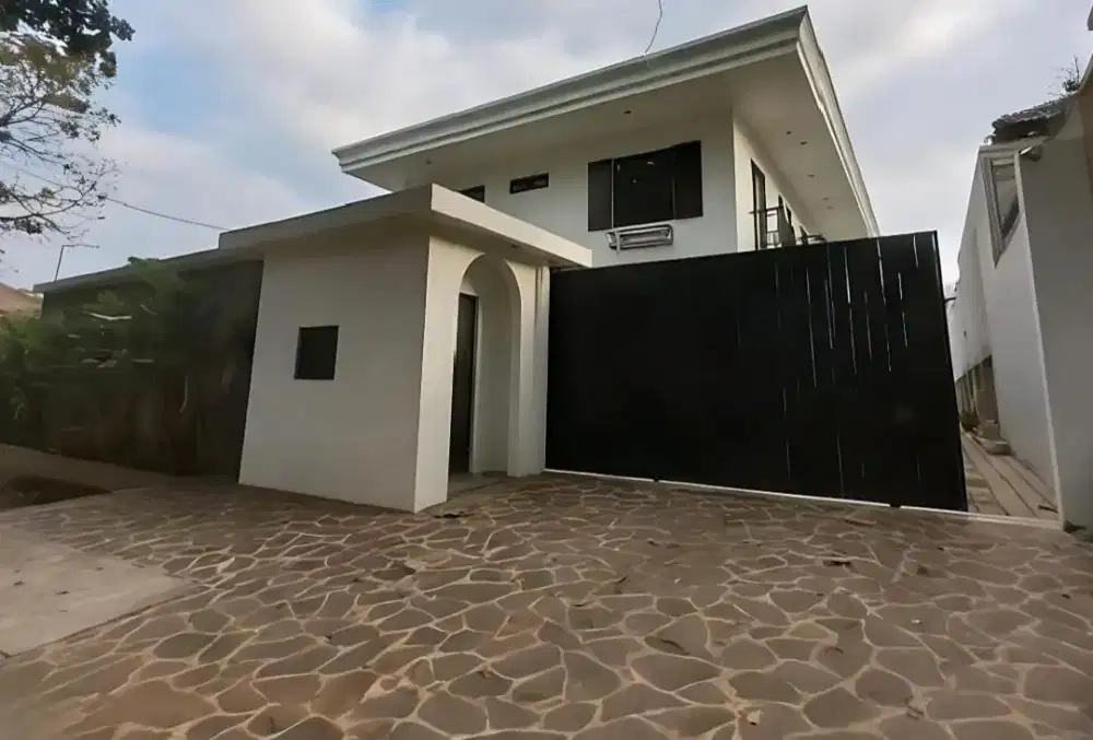 RUMAH MEWAH TLAGA BODAS DEKAT AKPOL GAJAHMUNGKUR