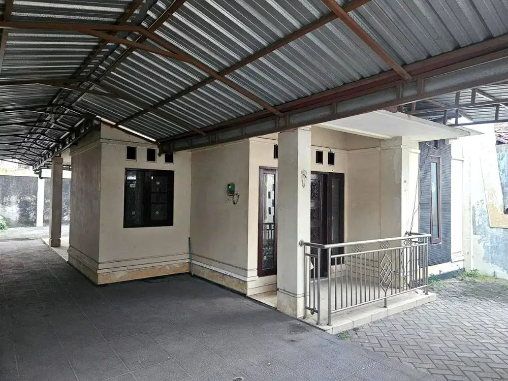 Rumah Halaman Luas dekat Jalan Seturan Raya