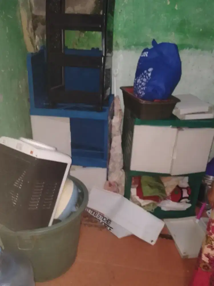 Di jual lemari plastik,meja kayu Buffett dan kasur spring bed single