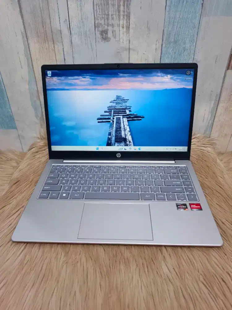 Laptop Desain Tahun 2022 HP 14-em0xxx Ryzen 5 7520U Ram 8 Ssd 512