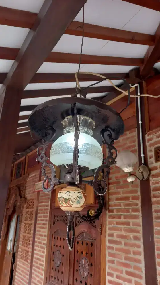 Lampu Gantung Kuno