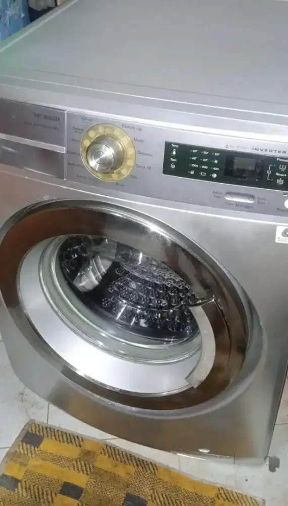 jual B U mesin cuci frontloading merk Electrolux kap 9kg,touchscren