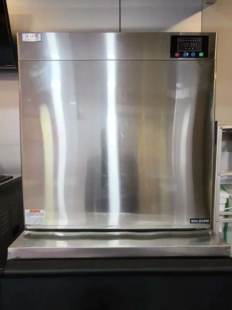 Mesin Es Batu (Mesin pembuat es batu)