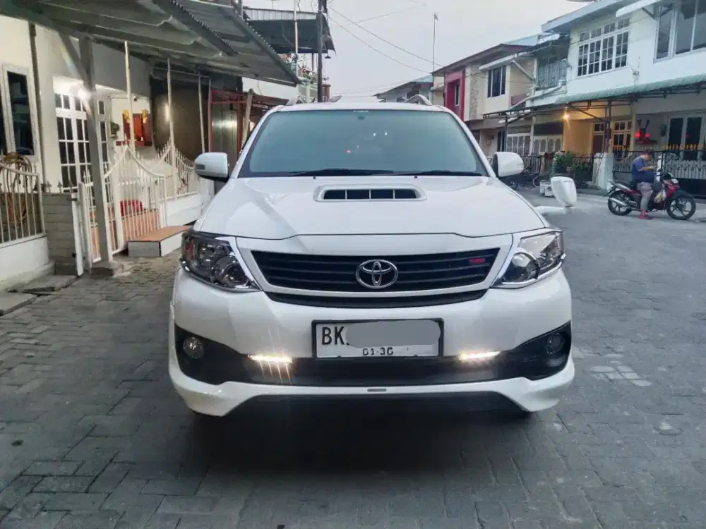 Toyota Fortuner VNT G TRD M/T 2015