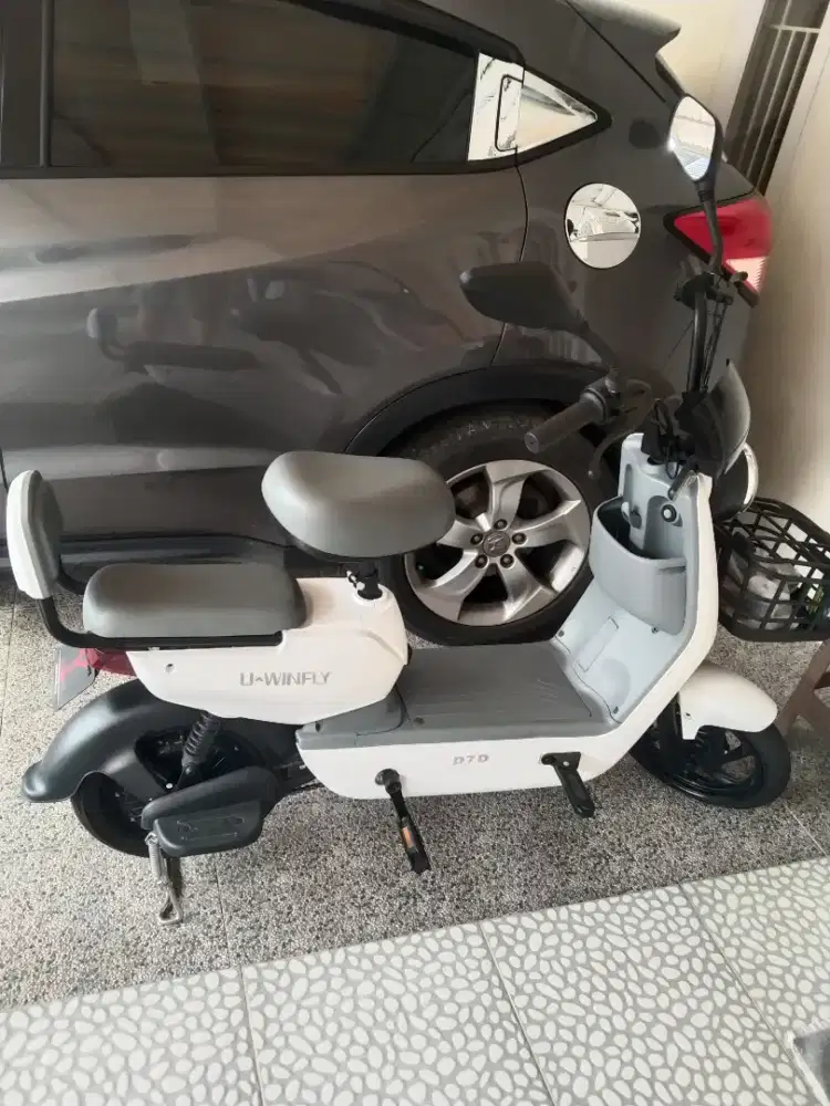 Dijual sepeda listrik putih