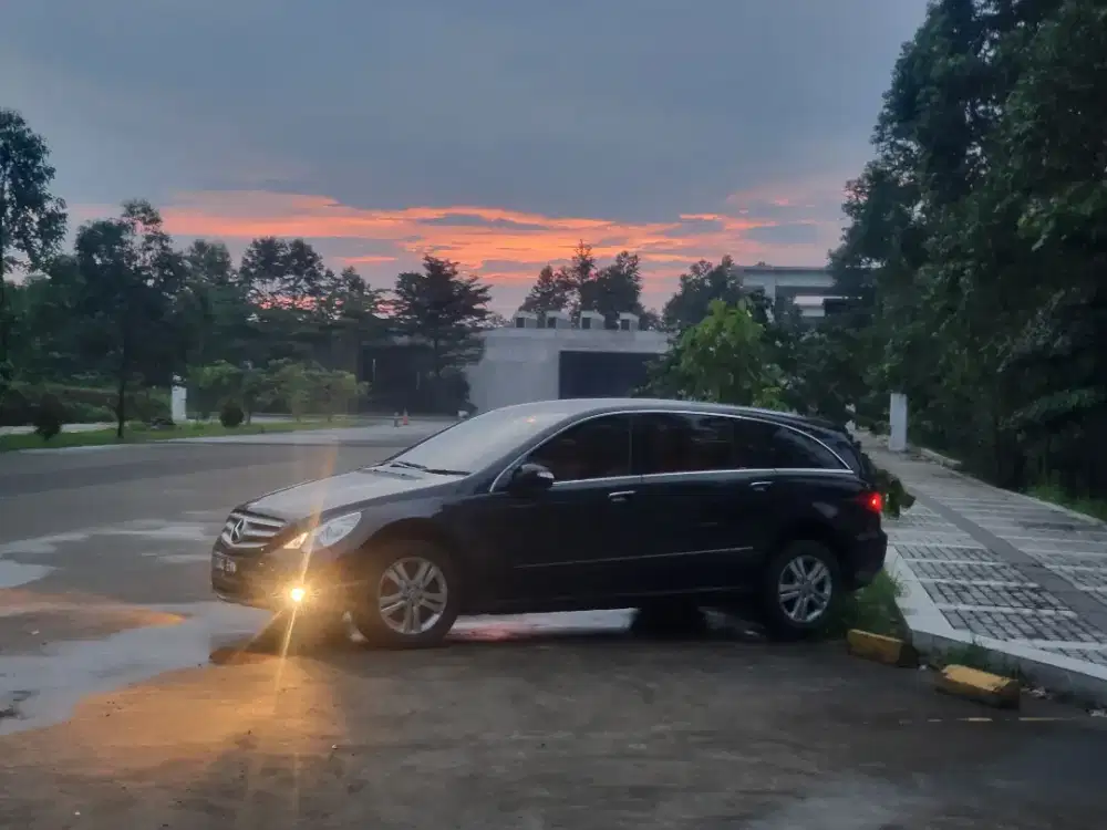 Mercedes Benz R280L KM Low