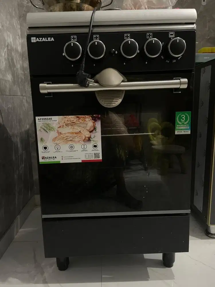 kompor freestanding dengan oven