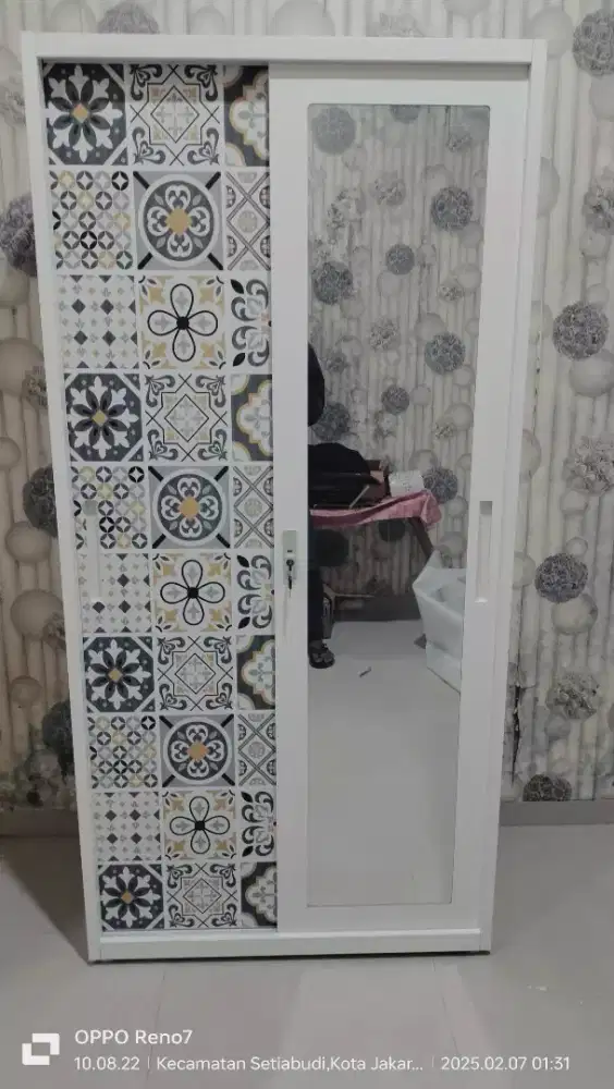 Lemari pakaian sleding