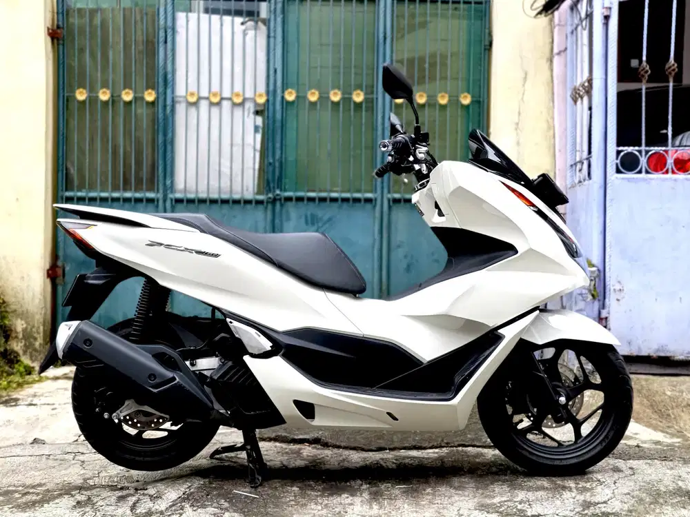 Pcx 160 tahun 2023 low km 9rb/tt boleh gan cash lebih bagus