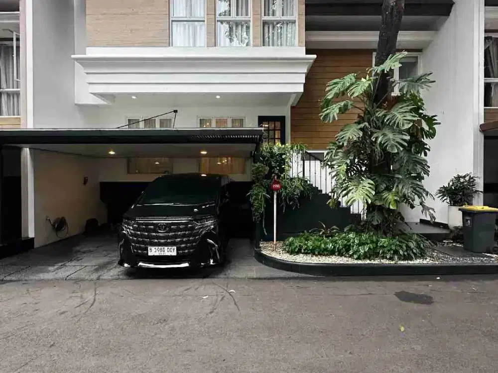 MODERN TROPICAL TOWNHOUSE DI PEJATEN